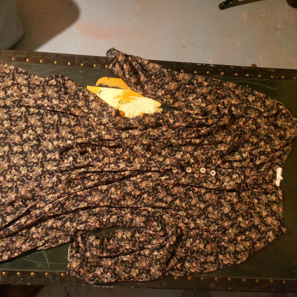 Lqrge long black Tunic Button up, Crop front long back